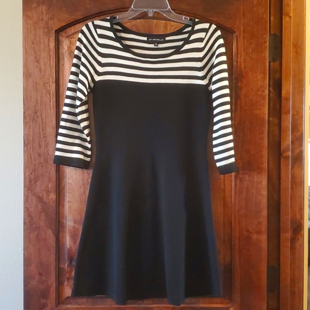 Black and white sweater dress EUC! SIZE MEDIUM.
